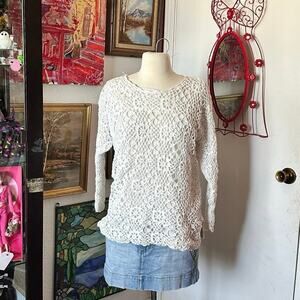 colleens collectibles whute knite long sleeve shirt